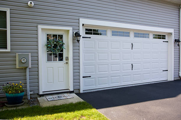 24/7 Emergency Garage Door Panel Replacement experts in Moss Point, MS